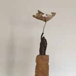 Eisenfigur mit Blatt auf Holzstele (Eiche), Höhe 180 cm, 2018